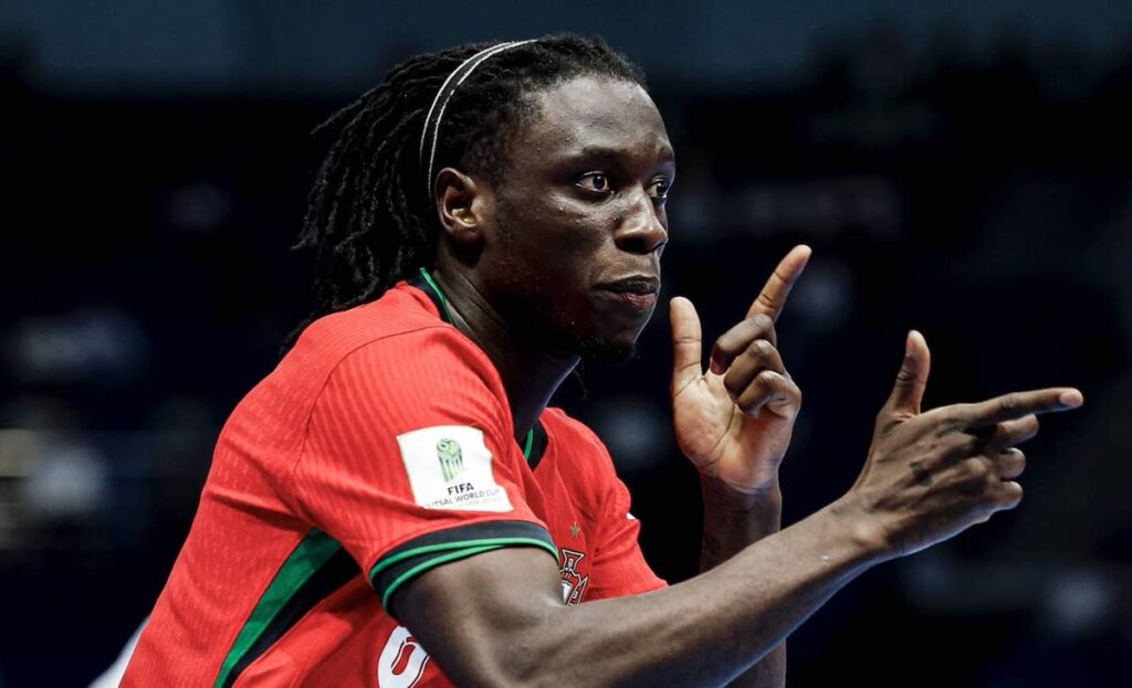 لاعب منتخب البرتغال للفوتسال إيزيكيل غوميز تي المعروف بـ (زيكي تي)